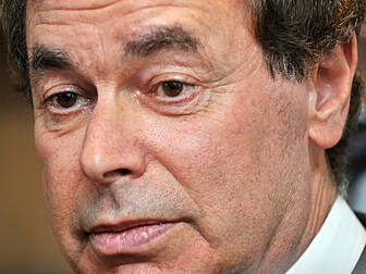 Poll sees drop for FG, Labour